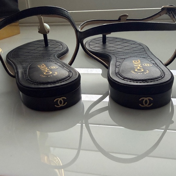 CHANEL Black Leather Pearl-Top T-Strap Sandals main image 1